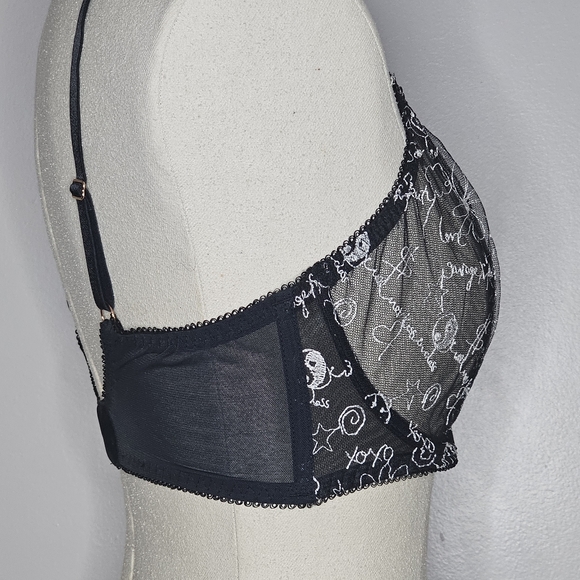 Unlined black mesh Savage Fenty bra with white embroidery pattern - Picture 6 of 7